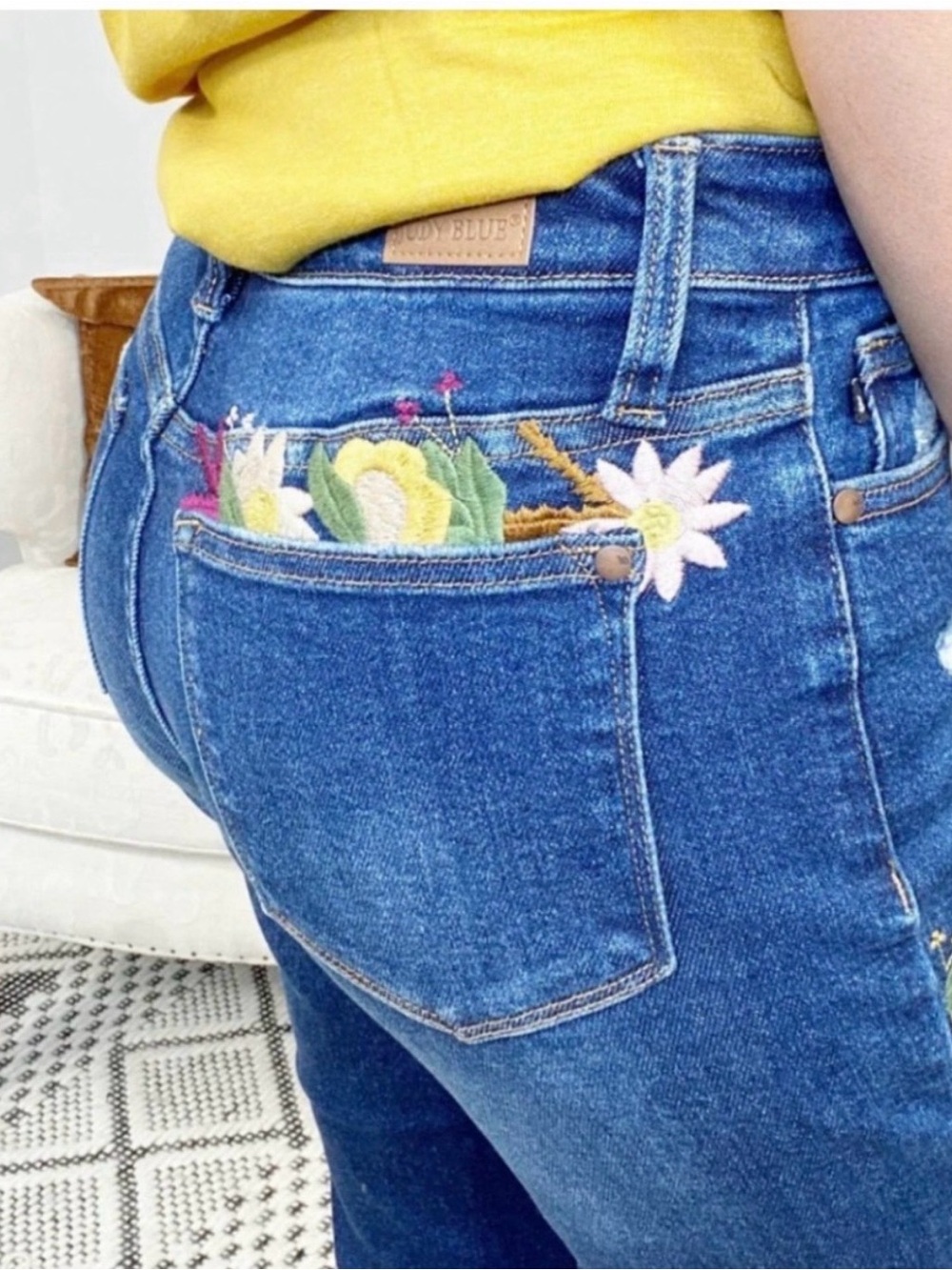Judy Blue Jeans Floral
Embroidered High Rise
Boyfriend Fit Womens 11/30
Stretch